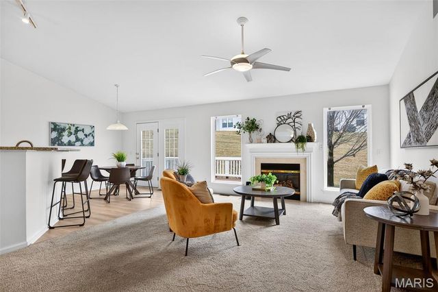 16 Hill Pointe Court 34, St Charles, MO 63303