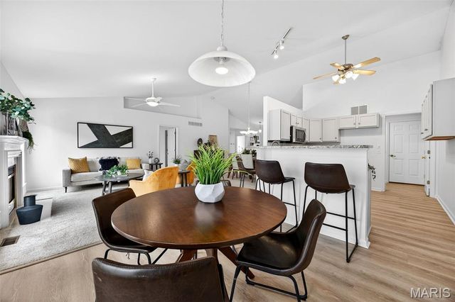 16 Hill Pointe Court 34, St Charles, MO 63303