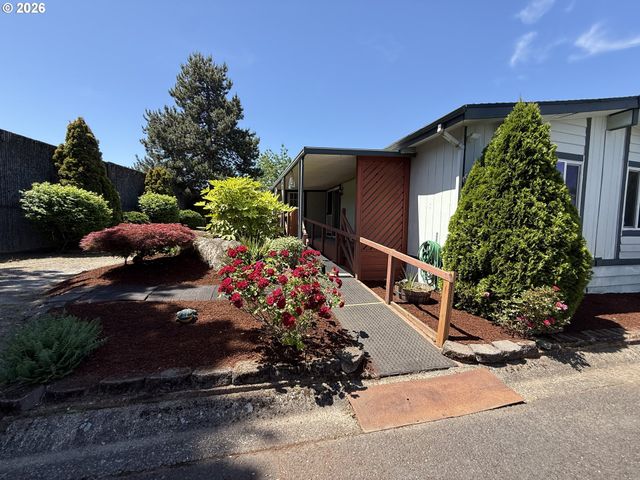 21100 Ne SANDY Blvd 18, Fairview, OR 97024