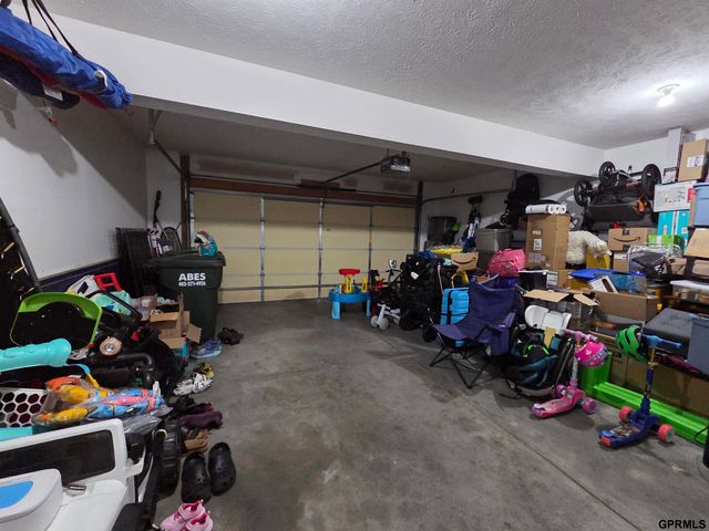 16419 fowler Avenue, Omaha, NE 68116