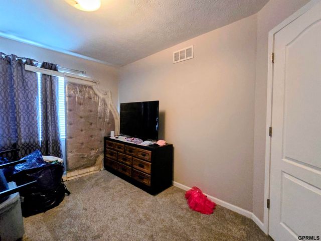 16419 fowler Avenue, Omaha, NE 68116