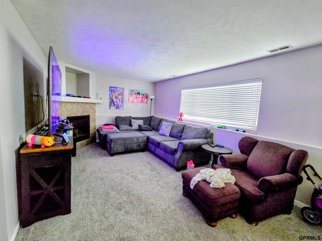 16419 fowler Avenue, Omaha, NE 68116