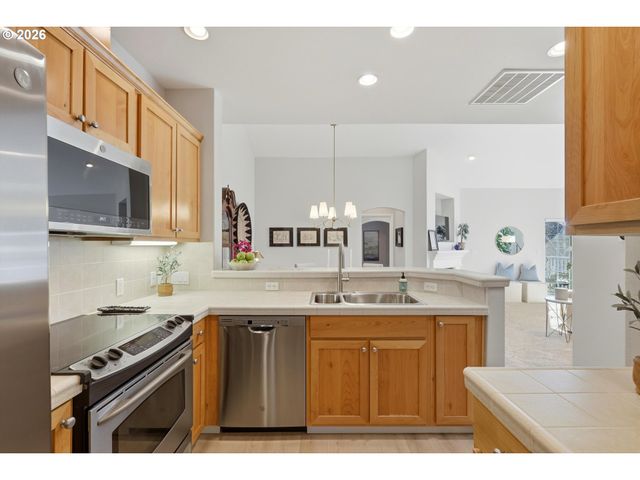 6535 SUMMERLINN Way, West Linn, OR 97068