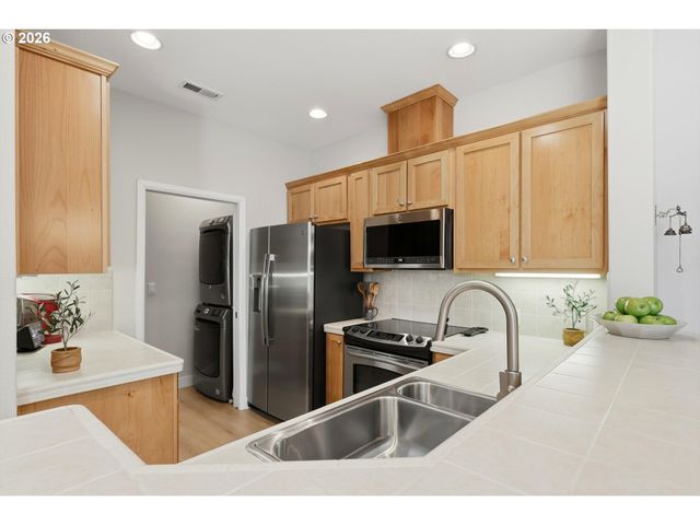 6535 SUMMERLINN Way, West Linn, OR 97068