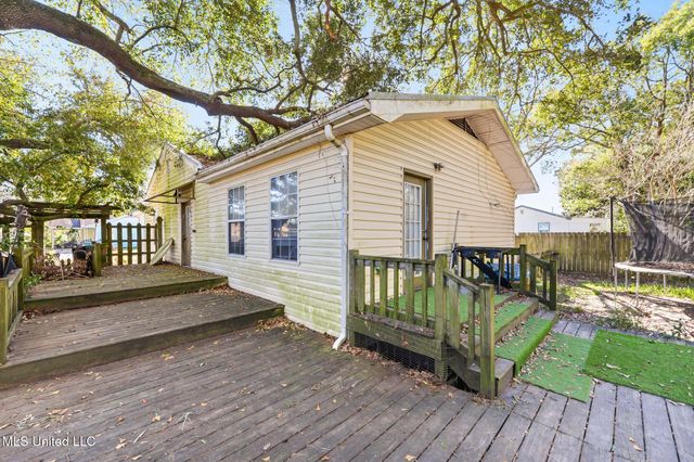 2419 Taft Avenue, Pascagoula, MS 39567
