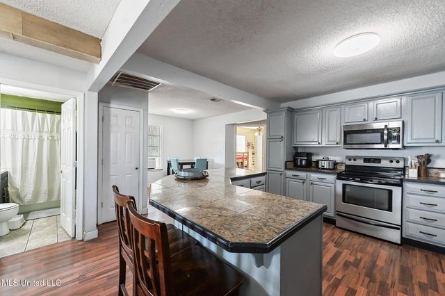 2419 Taft Avenue, Pascagoula, MS 39567