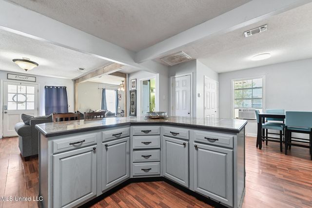 2419 Taft Avenue, Pascagoula, MS 39567