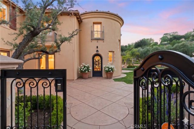 26962 Alsace, Calabasas, CA 91302