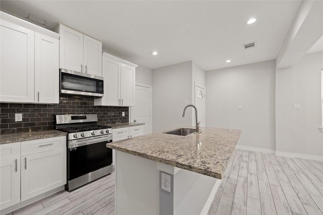 1411 Featherstone Street A, Houston, TX 77020