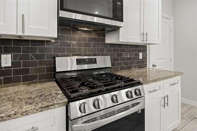1411 Featherstone Street A, Houston, TX 77020