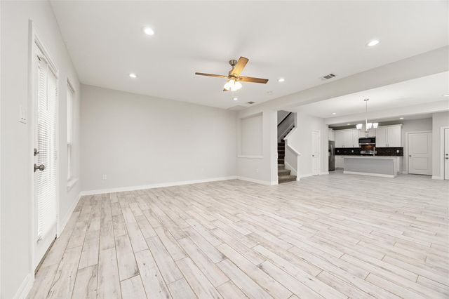 1411 Featherstone Street A, Houston, TX 77020