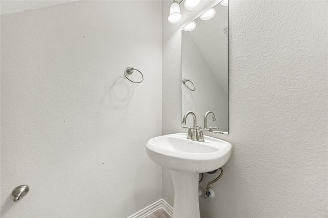 1411 Featherstone Street A, Houston, TX 77020