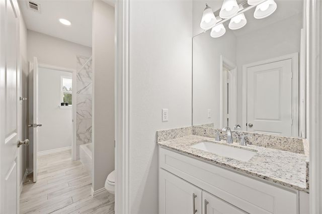 1411 Featherstone Street A, Houston, TX 77020
