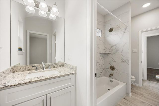 1411 Featherstone Street A, Houston, TX 77020