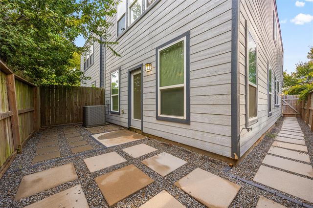 1411 Featherstone Street A, Houston, TX 77020