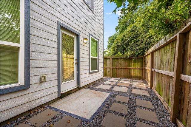 1411 Featherstone Street A, Houston, TX 77020