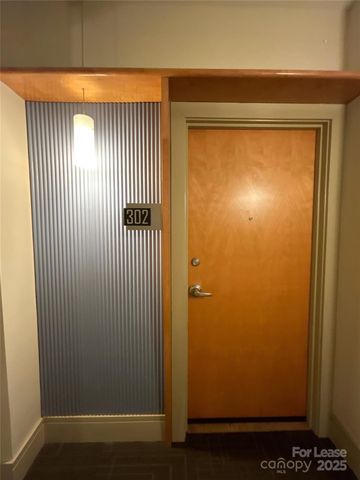 505 E 6th Street 302, Charlotte, NC 28202