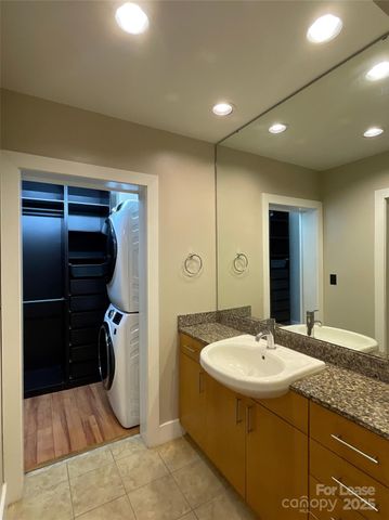 505 E 6th Street 302, Charlotte, NC 28202