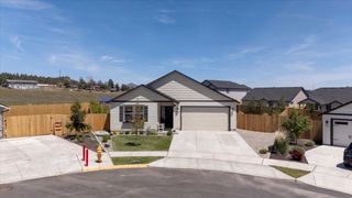 3562 NW 9th Court, Redmond, OR 97756