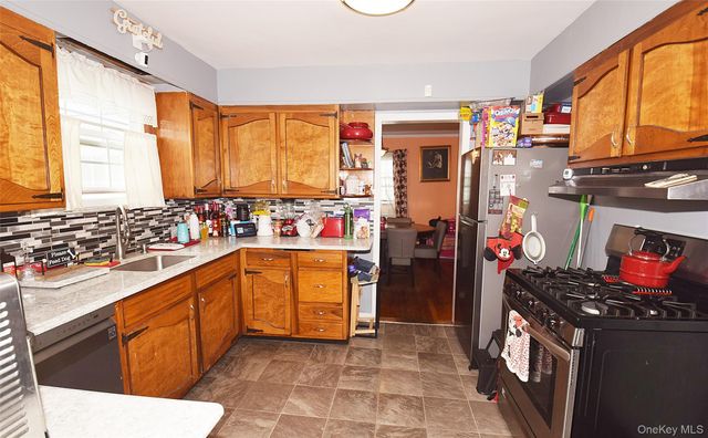 1020 Garden Place, Baldwin, NY 11510