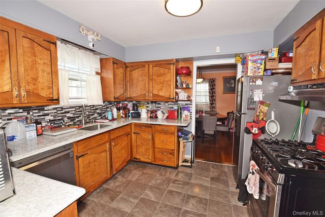 1020 Garden Place, Baldwin, NY 11510