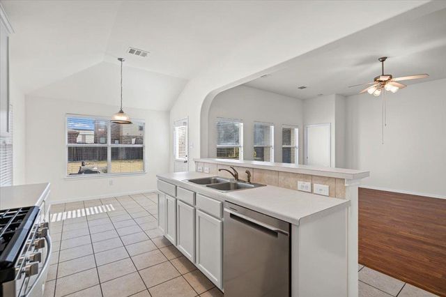 1408 Augusta Bend DR, Hutto, TX 78634