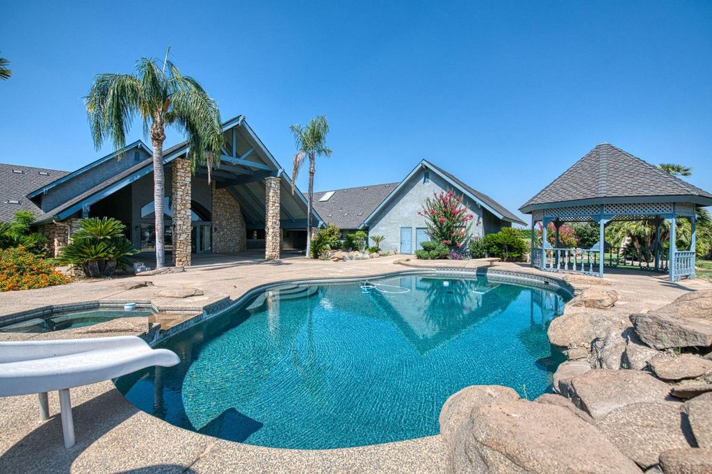 Image 30 of property listing at 424 N De Wolf Avenue, Fresno, CA 93737