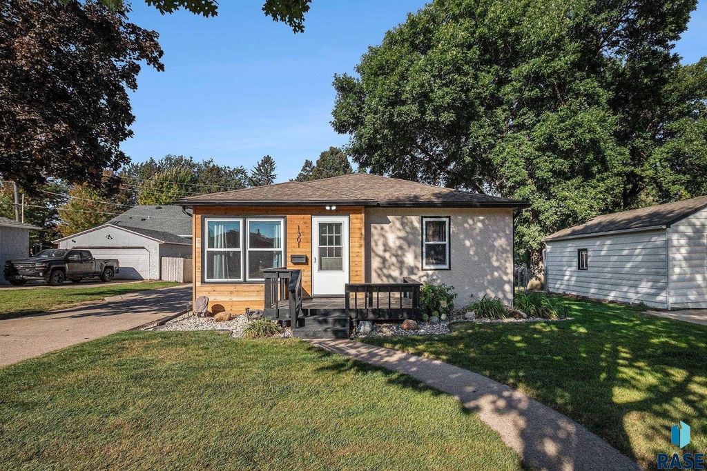 1301 S Gary Dr, Sioux Falls, SD 57103