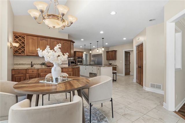 2167 S Villa Dr, Hampton, PA 15044