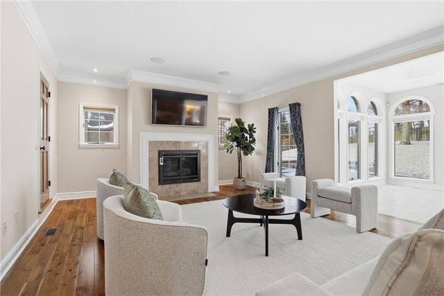 2167 S Villa Dr, Hampton, PA 15044