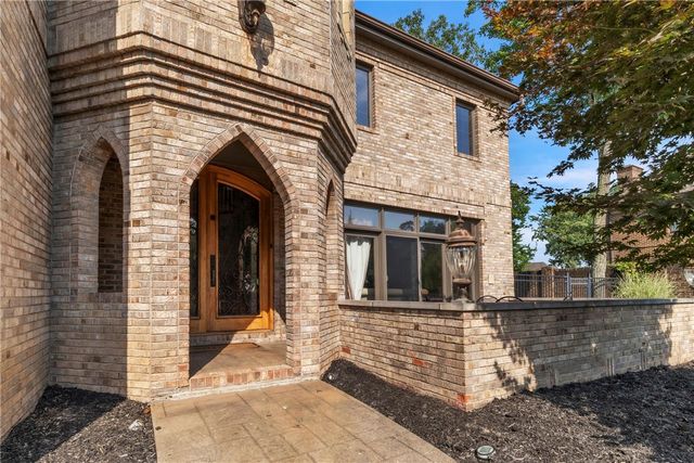 2167 S Villa Dr, Hampton, PA 15044