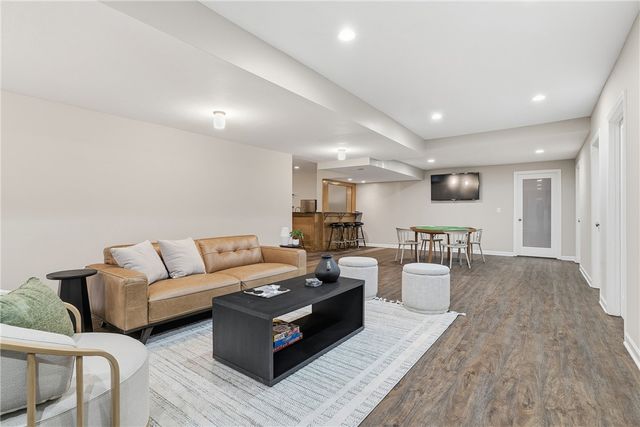 2167 S Villa Dr, Hampton, PA 15044