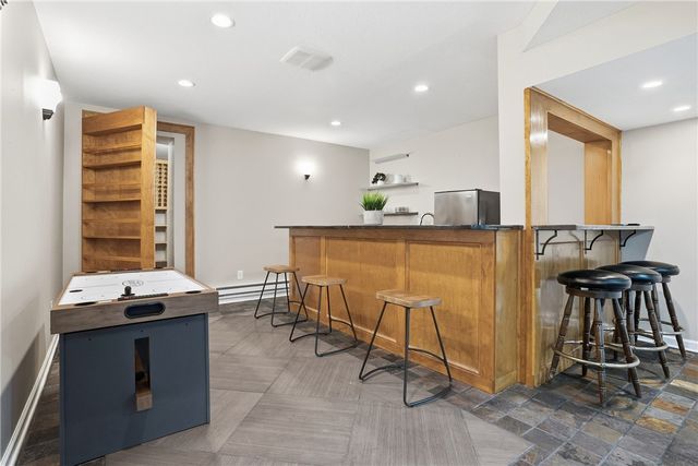 2167 S Villa Dr, Hampton, PA 15044