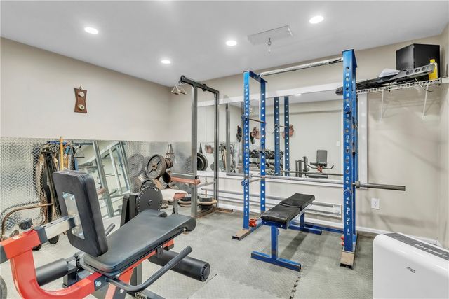 2167 S Villa Dr, Hampton, PA 15044