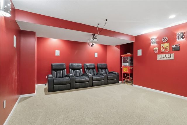 2167 S Villa Dr, Hampton, PA 15044