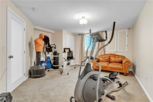 2167 S Villa Dr, Hampton, PA 15044