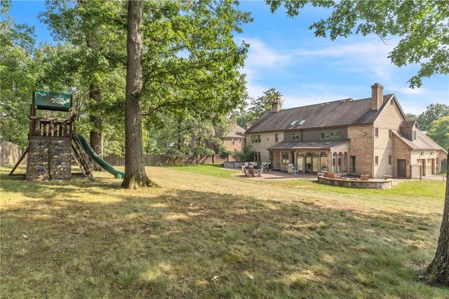 2167 S Villa Dr, Hampton, PA 15044