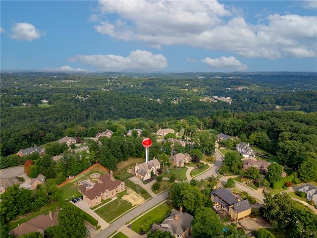 2167 S Villa Dr, Hampton, PA 15044