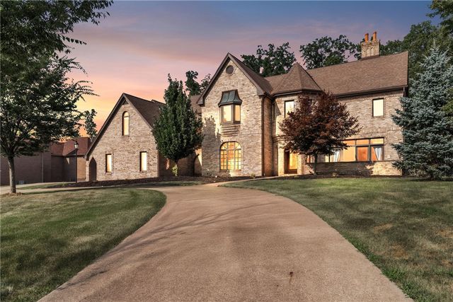 2167 S Villa Dr, Hampton, PA 15044