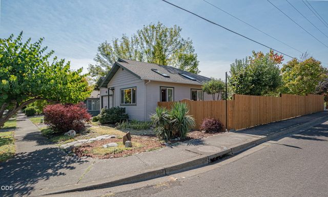 1302 Mill Pond Road, Ashland, OR 97520