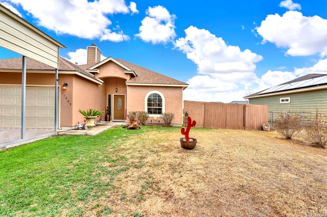11669 Flores, Lacoste, TX 78039