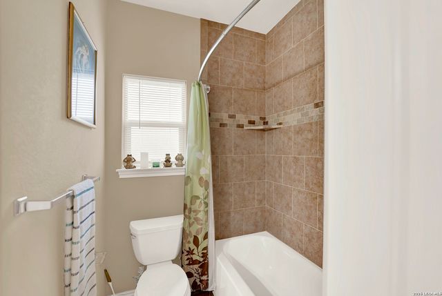 11669 Flores, Lacoste, TX 78039