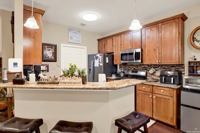 11669 Flores, Lacoste, TX 78039