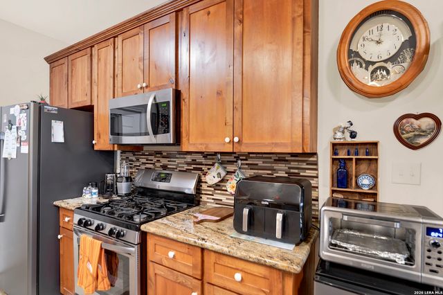 11669 Flores, Lacoste, TX 78039