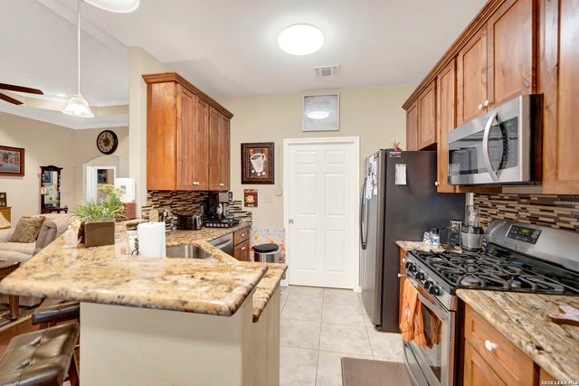 11669 Flores, Lacoste, TX 78039