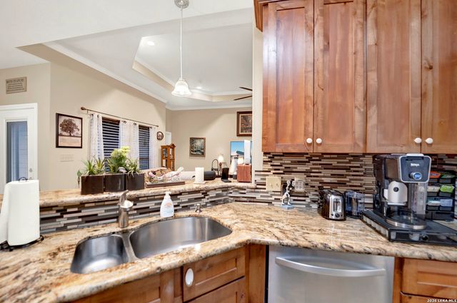 11669 Flores, Lacoste, TX 78039