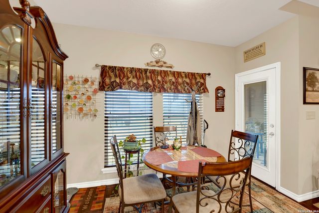 11669 Flores, Lacoste, TX 78039