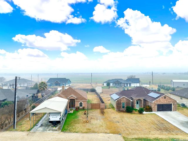 11669 Flores, Lacoste, TX 78039