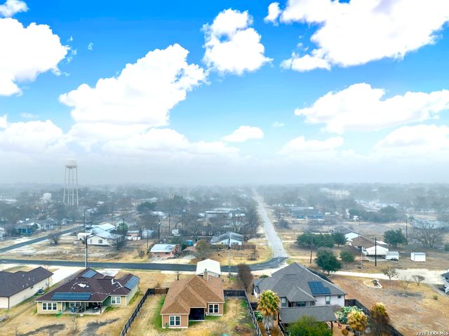 11669 Flores, Lacoste, TX 78039