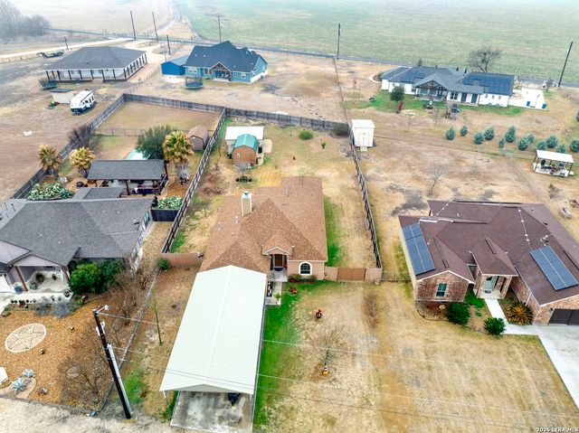 11669 Flores, Lacoste, TX 78039